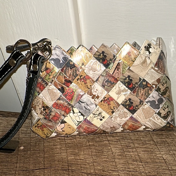Nahui Ollin Disney Wristlet Classic Mickey - Picture 1 of 9